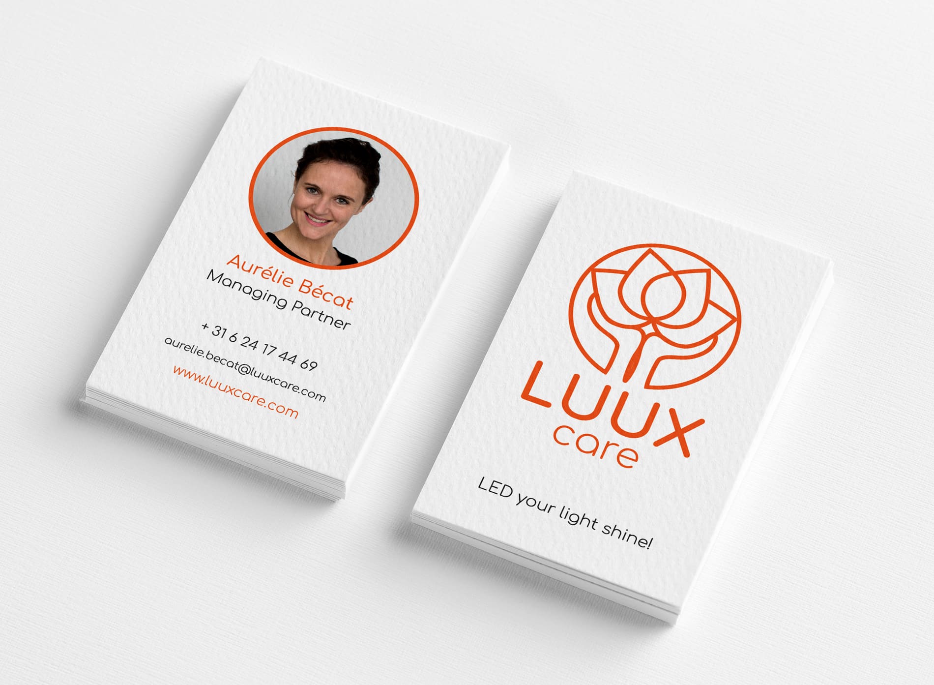 Luux-care-business-card-mockup